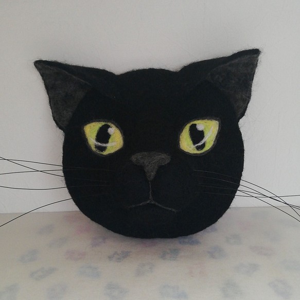 羊毛フェルトの壁掛け黒猫 1枚目の画像