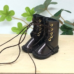 革細工　エナメル編み上げブーツ　leather craft miniature boots. 1枚目の画像