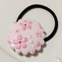 桜クッキーのヘアゴム 1枚目の画像
