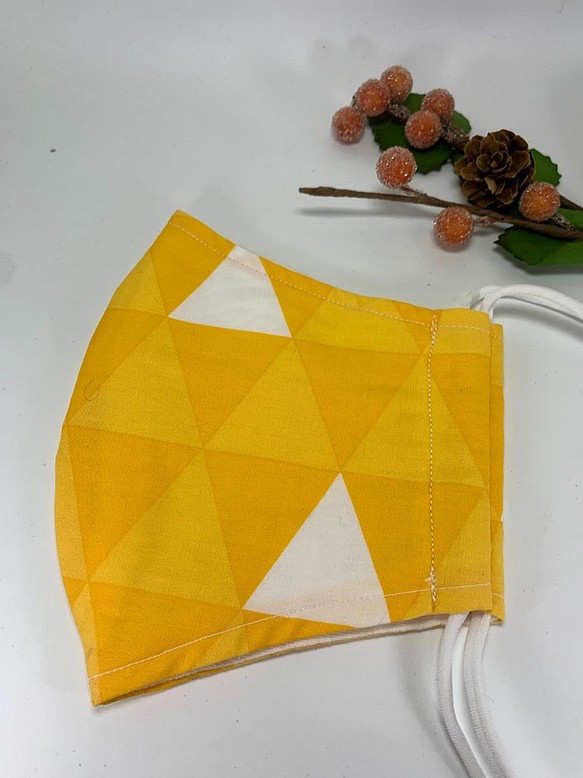 和柄 立体マスク ハンドメイド 黄色 三角　26 1枚目の画像