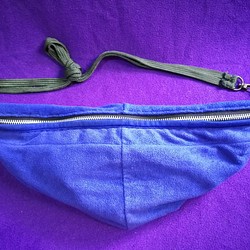 ★ミニ ウエストバッグ フリース 青 手縫 DIY 1枚目の画像