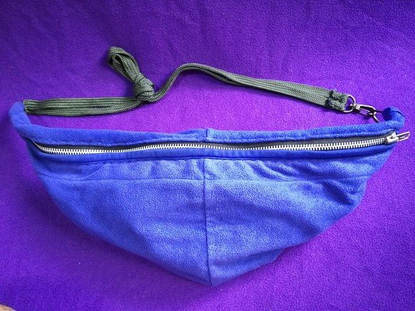 ★ミニ ウエストバッグ フリース 青 手縫 DIY 1枚目の画像