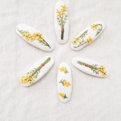 ❁春色新色2021❁﻿刺繍パッチンピン ミモザ 刺繍アクセサリー 
