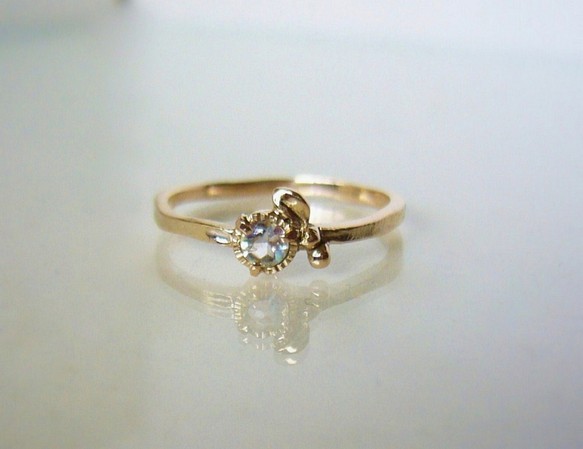 Sold ブルームーンストーンの小さいお花の指輪 1枚目の画像