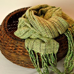 敬老の日の贈り物に♡ふんわり手織りのシルクマフラー 1枚目の画像