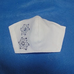 刺し子（１ポイント・麻の葉ふたつ）立体マスク　フィルターポケット、ノーズフィッター付き 1枚目の画像