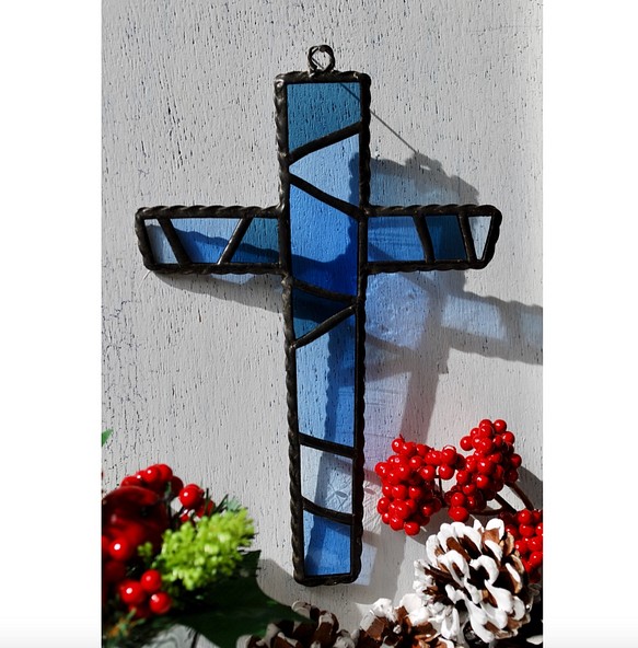 青いステンドグラスの十字架 Blue cross 1枚目の画像
