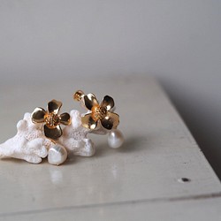 -drop pearl flower earring- 1枚目の画像