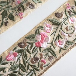【50cm】インド刺繍リボン　ベージュ　リーフフラワー 1枚目の画像