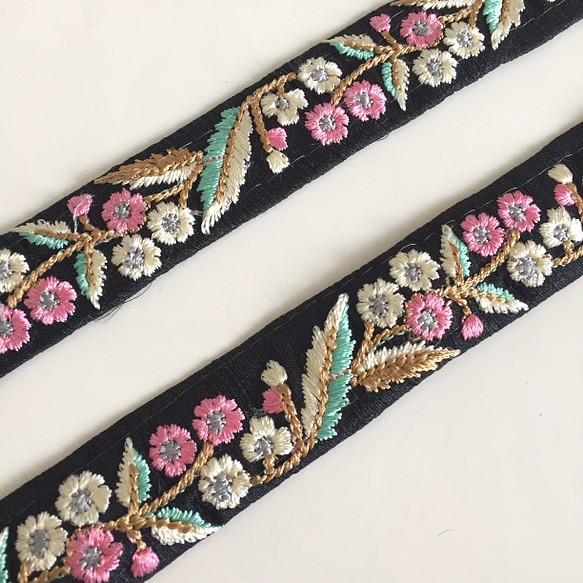 【50cm】インド刺繍リボン ブラック　ピンク　シルク　VS4 1枚目の画像