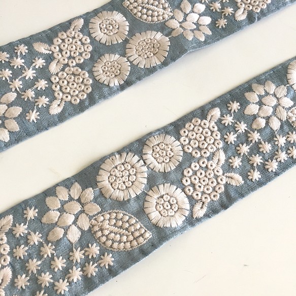 【50cm】インド刺繍リボン  ライトブルー　シルク　SS81 1枚目の画像
