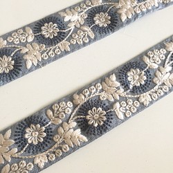 【50cm】インド刺繍リボン　ライトブルー　シルク　SS100 1枚目の画像