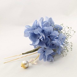 プリザ紫陽花とかすみ草の髪飾り ロイヤルブルー 1枚目の画像