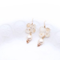 雪花結晶繡球花造型耳針/夾式耳環 第1張的照片
