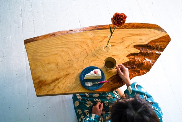 杉の一枚板 折りたたみコーヒーテーブル 1枚目の画像