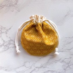 黄色い麻の葉模様♡ミニ巾着袋*̣̩⋆̩ 1枚目の画像