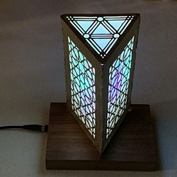錫のLED照明スタンド　赤外線リモコン付き 　三角柱 1枚目の画像