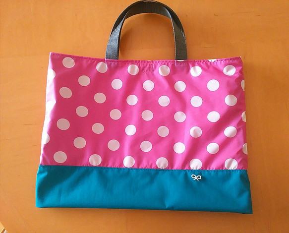受注製作☆ピンク×白ドット・ターコイズ　防水布のバッグ☆プールバッグに、雨の日のおけいこに 1枚目の画像