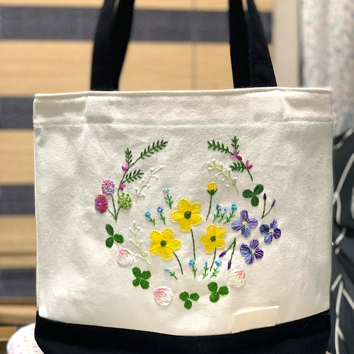 ナチュラ 花 刺繍 トートバッグ A4サイズ収納可 ハンドメイド - 通販 