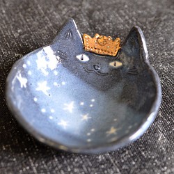 「金の王冠」　三つ足ネコ小鉢 1枚目の画像