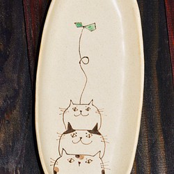 耐熱オーバル皿 「四猫から芽生え」 1枚目の画像