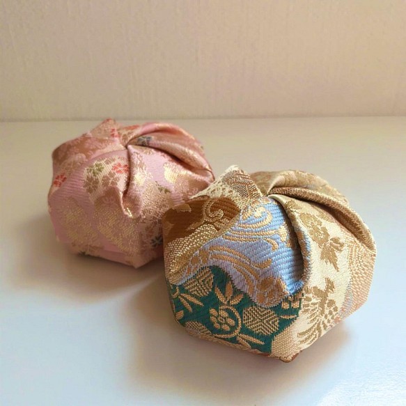 ２点セット》京都の布で作った和風小物入れ(布香合)【ピンク・金紺