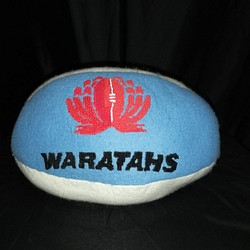 オーストラリアのスーパーラグビーチーム「WARATAHS（ワラターズ）」ロゴ入り ラグビーボール 1枚目の画像