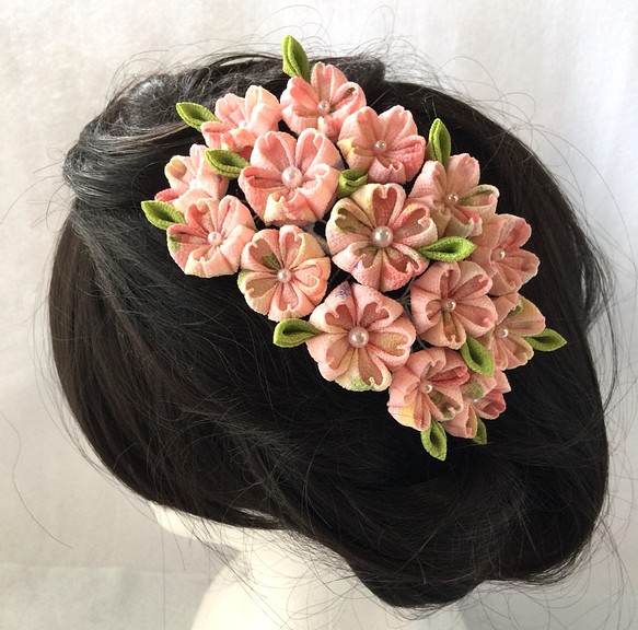 つまみ細工髪飾り コーム簪～桜の園 ピンクの柄縮緬 1枚目の画像