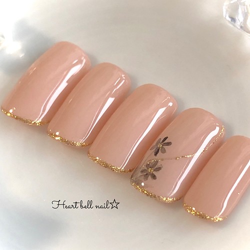 ワンポイントフラワーネイルチップ ヌーディピンク ブラック フラワー シンプル ネイルチップ ネイルシール Heart Bell Nail 通販 Creema クリーマ ハンドメイド 手作り クラフト作品の販売サイト