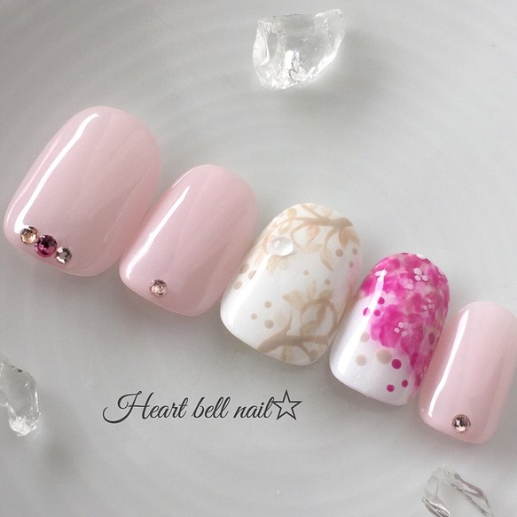 New フラワー ボタニカルネイル ケース 両面テープ ヤスリ付き ネイルチップ ネイルシール Heart Bell Nail 通販 Creema クリーマ ハンドメイド 手作り クラフト作品の販売サイト