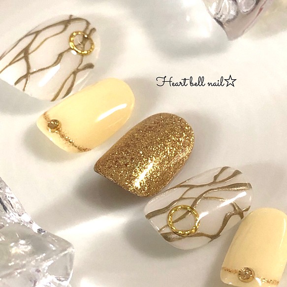 メタリックゴールドのラインアートネイル ゴールド 夏ネイル ホワイト ネイルチップ ネイルシール Heart Bell Nail 通販 Creema クリーマ ハンドメイド 手作り クラフト作品の販売サイト