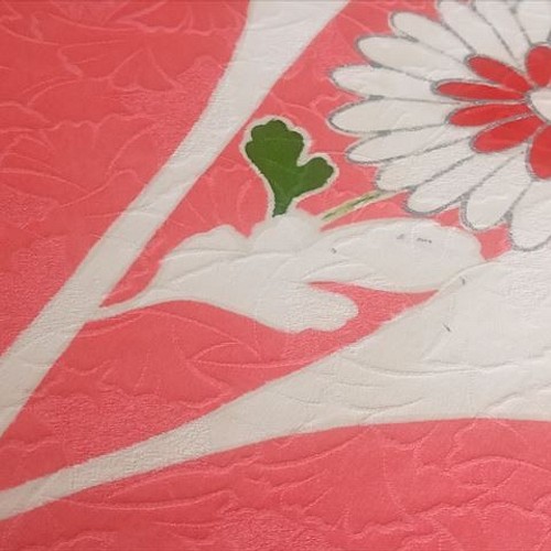 正絹 はぎれ】紅葉地紋のピンク色に鳳凰や菊などの花々の振袖生地 約 
