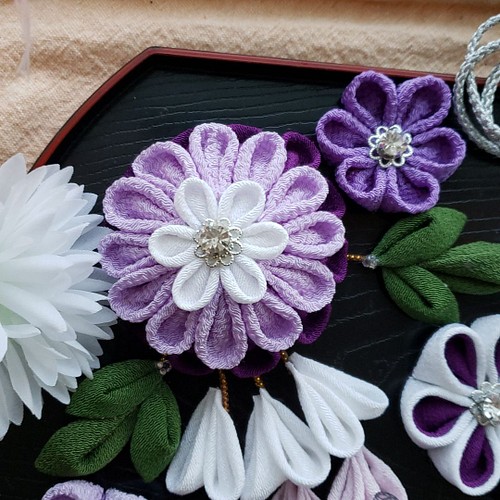 つまみ細工髪飾り 摘まみ細工藤の花 紫 白 銀 紐 和装・和小物 ⭐～楓 