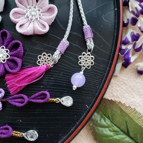 つまみ細工髪飾り 摘まみ細工藤の花 紫 白 銀 紐 和装・和小物 ⭐～楓 