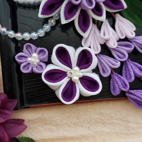 つまみ細工髪飾り 摘まみ細工藤の花 パール 紫 白 銀 金 着物 ⭐～楓樺 