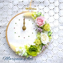 ❋麗らかな花園♡花時計❋ 刺繍枠 クレセント型 1枚目の画像