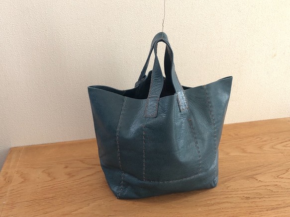 手縫い本革 kuta tote M (デニムブルー) marukyu.com