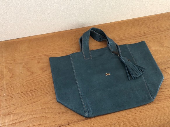 手縫い本革 kuta tote M (デニムブルー) marukyu.com