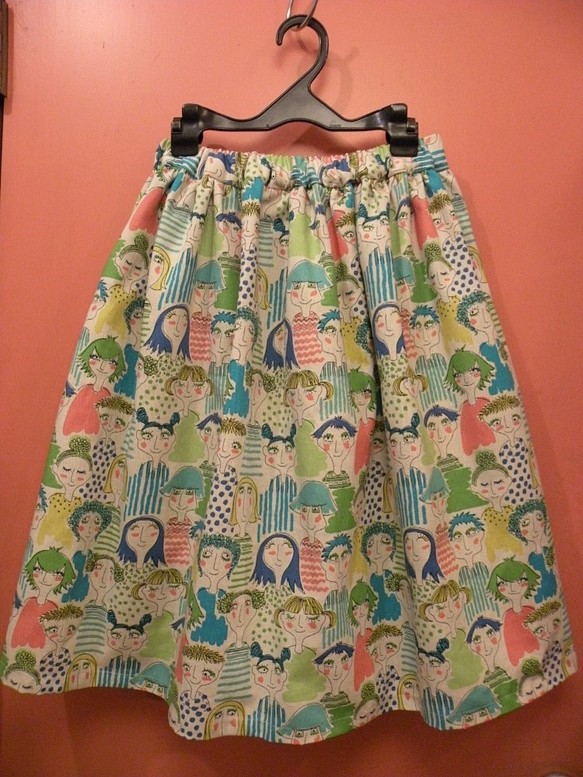 再販再販　日本製ハッピーフェイス柄コットンリネンギャザースカート　グリーン 1枚目の画像