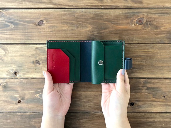 手帳のようなミニ財布／ネイビー×グリーン×赤 1枚目の画像