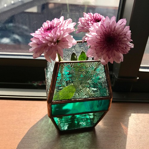 ステンドグラスのアンティーク調花瓶 グリーン 受注製作 一輪挿し 花瓶 花器 Sameera 通販 Creema クリーマ ハンドメイド 手作り クラフト作品の販売サイト