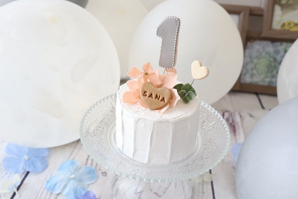 人気♡ナチュラルミニクレイケーキ☆1歳誕生日　手持ちケーキ　誕生日ケーキ　自宅撮影　1歳以外でも承ってます♪ 1枚目の画像