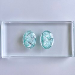 glass oval mint green Earrings 1枚目の画像