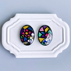 glass oval stained glass paint black Earrings ③ 1枚目の画像
