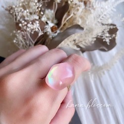 玻璃波浪橢圓形女性粉色極光戒指 第1張的照片