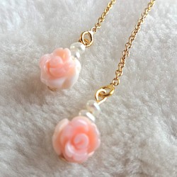 The Rose Garden / Queen Conch Shell × 淡水パール×14kgf アメリカンピアス 1枚目の画像