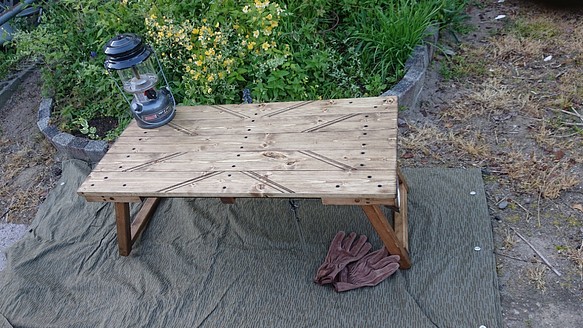 折りたたみローテーブル　ワンポイント模様あり アイアンバー付き 1枚目の画像