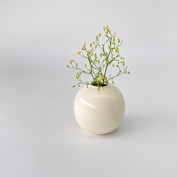 白瓷花瓶 第1張的照片