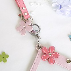 【 再販売 】リールキー付き flowerストラップ＆ カードホルダー　pink＆pink Ⅱ 1枚目の画像