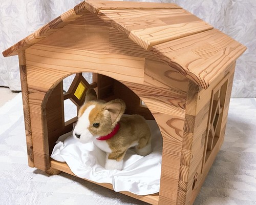 ステンドグラスをはめ込んだ木製ペットハウス・犬小屋 ハウス